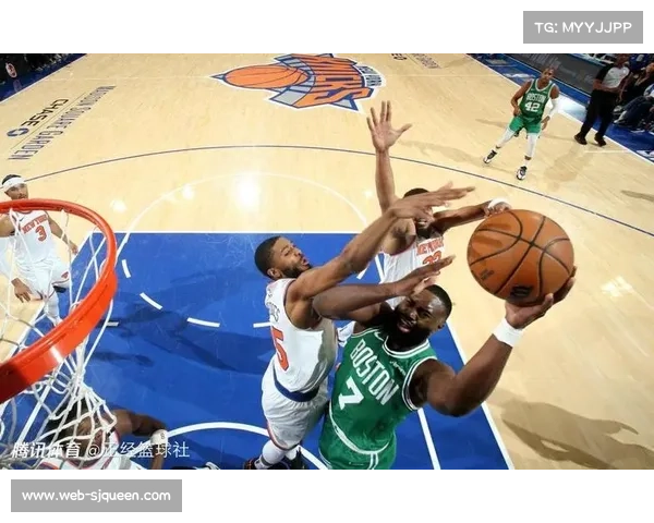 尼克斯猛龙防守大战,半场布伦森突破造犯规领先 尼克斯猛龙防守大战,半场布伦森突破造犯规领先